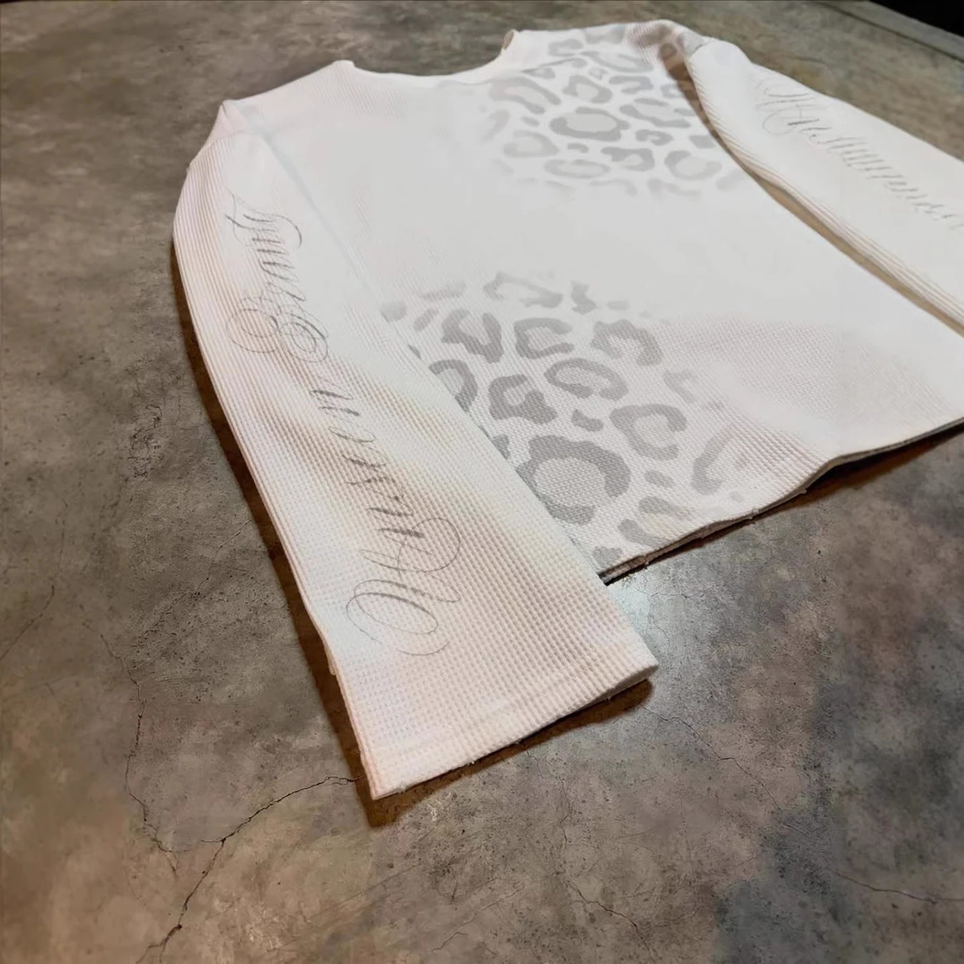 Retro Personalized Leopard Print Waffle Print Round Neck Long Sleeved Top for Men and Women Casual and Fashionable T-Shirt 260723 - view 4