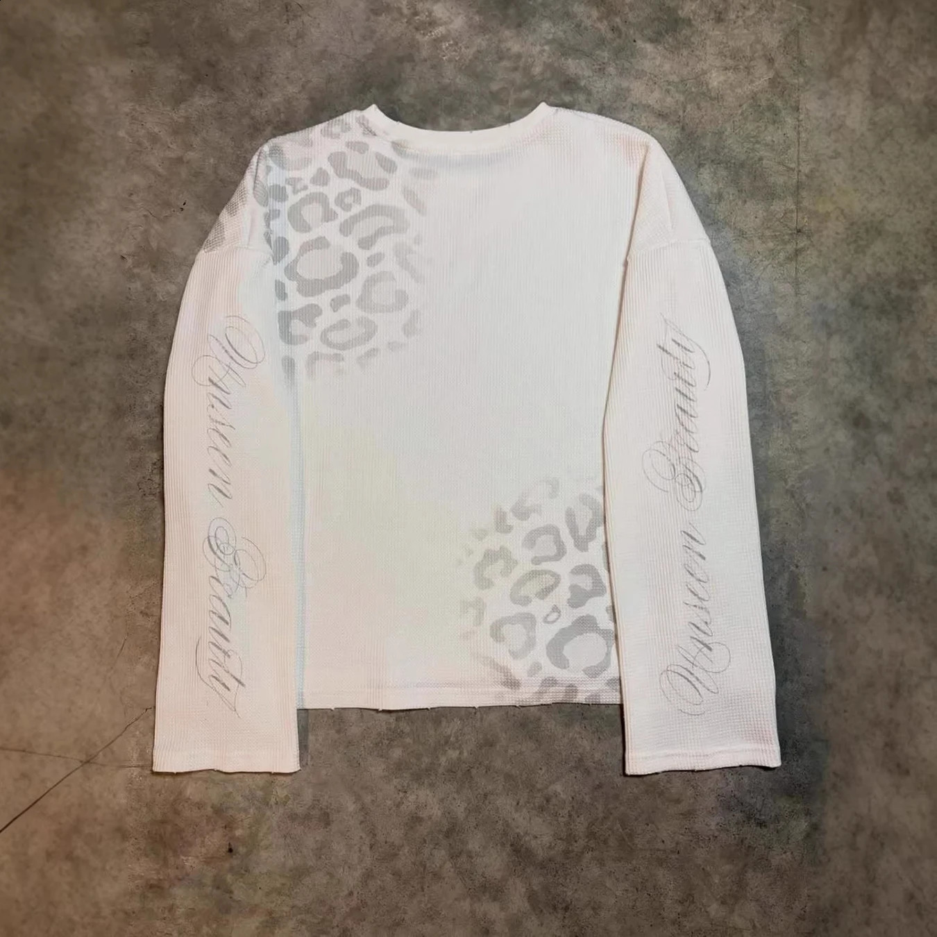 Retro Personalized Leopard Print Waffle Print Round Neck Long Sleeved Top for Men and Women Casual and Fashionable T-Shirt 260723