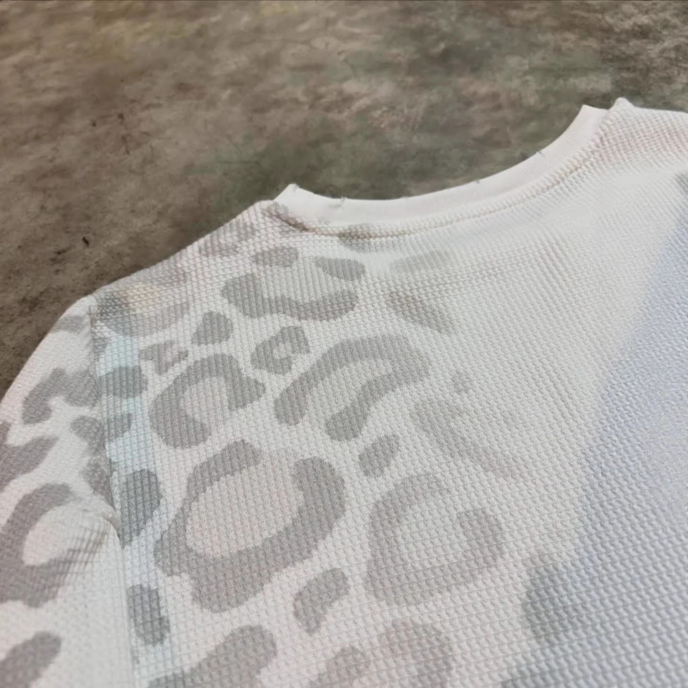 Retro Personalized Leopard Print Waffle Print Round Neck Long Sleeved Top for Men and Women Casual and Fashionable T-Shirt 260723 - view 5
