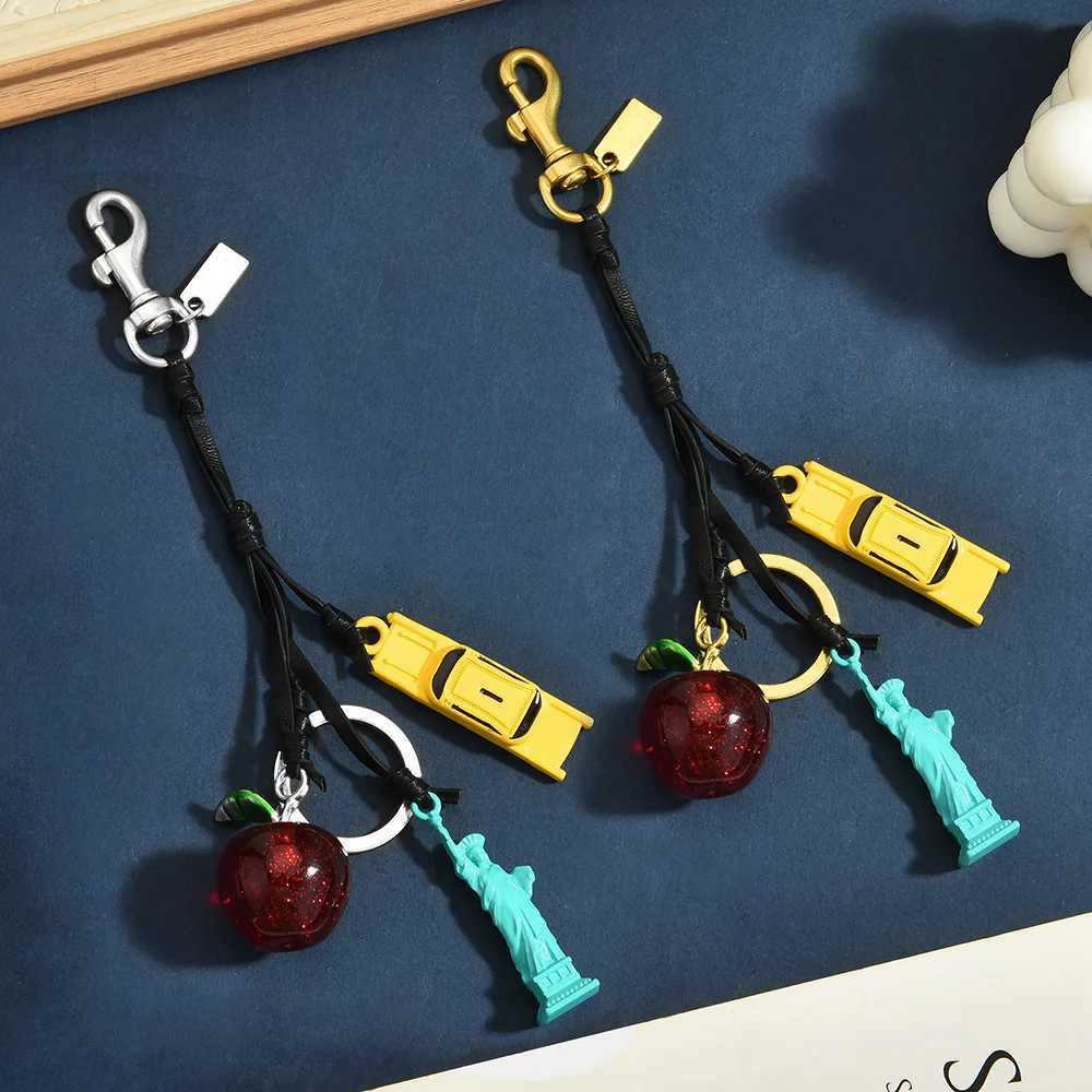 York City New Themed Leather Bag Charm Premium Glitter Apple Taxi Purse Pendant Handbag Travel Souvenir Gifts For WomenT260724 - view 3