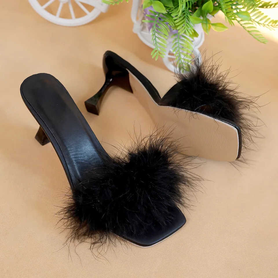 Pair Scarpe Casual Da Donna Nere Con Tacco Con Capelli Ken E Sandali Neri Con T…