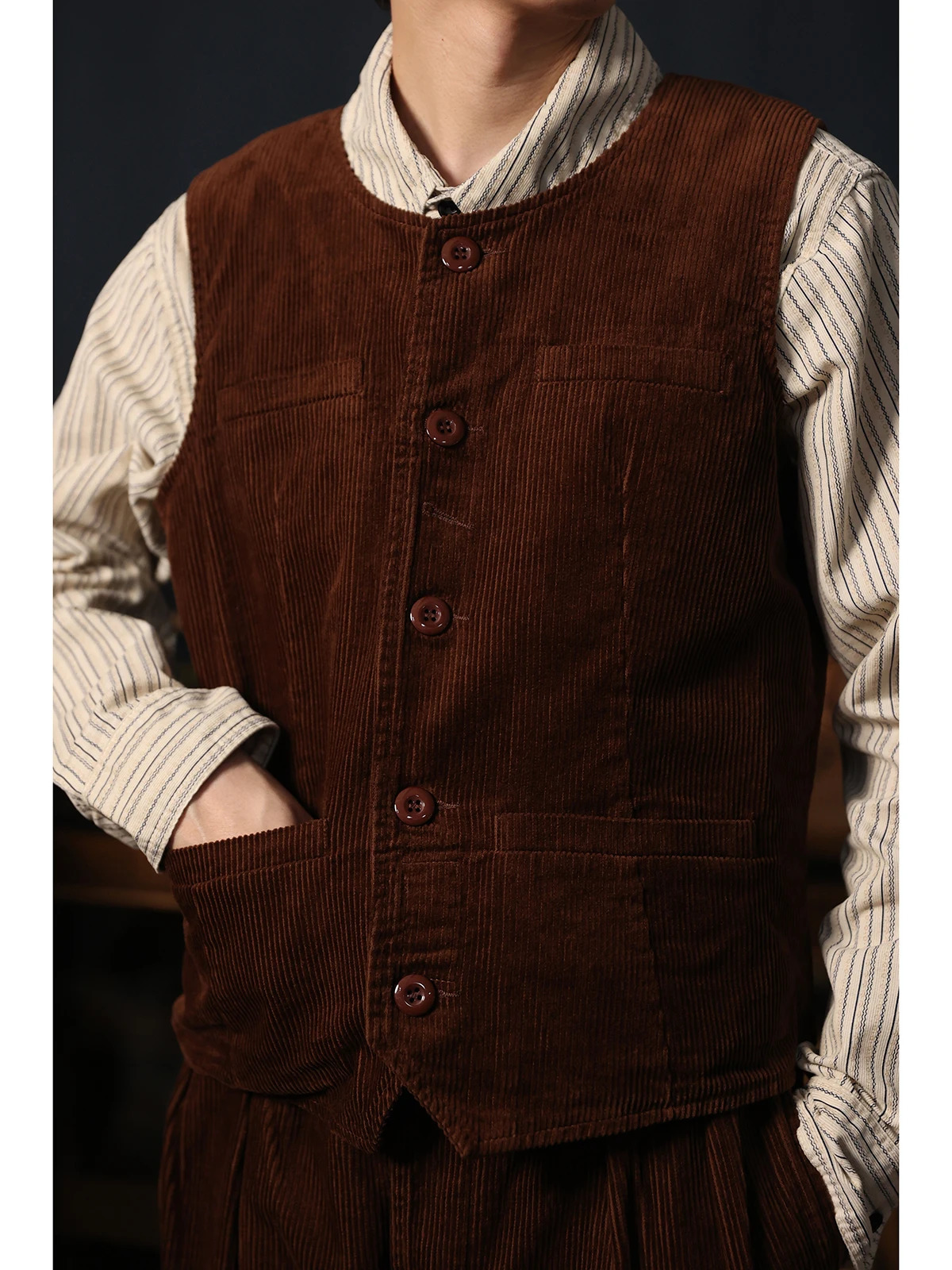 Vintage Corduroy American Casual Style Four-Pocket Crew Neck Work Vest Retro St…