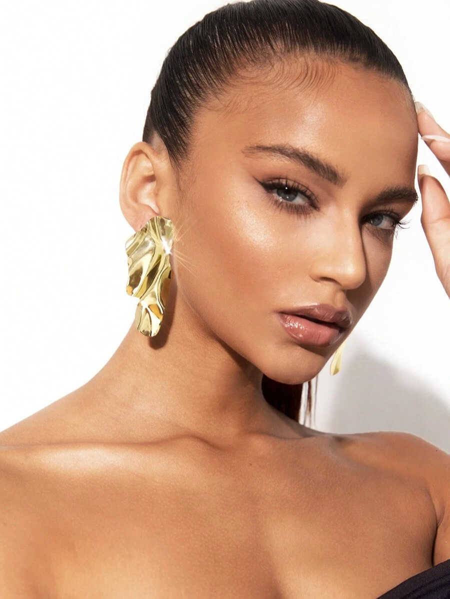 Shein X Luca Bellido Shein BAE 1Pair Metallic Pleated Design Stud Earrings H260…