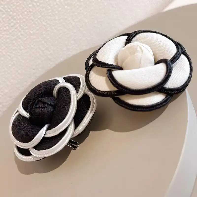 1PC Black White Fabric Camellia Flower Brooches For Woman Men Mourning Brooch Pins Dress Shirt New Fashion Accessories Z260401