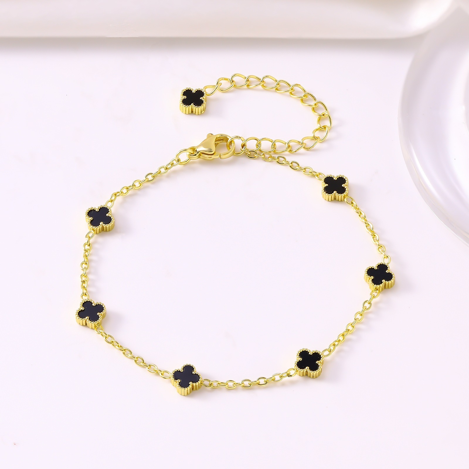 Lucky Four-leaf Clover Bracelet - 18K Vacuum Electroplated - Fashionable For Ladies - Designer Jewelry - Luxurious And Elegant