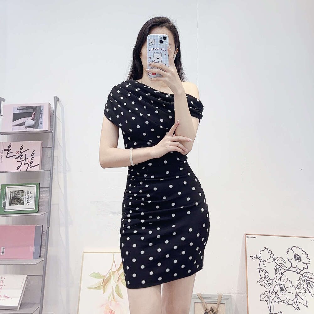 2026 Spring New Designer Women's Black and White Dot Fashion Sleeveless k30 Waist Knitted Dress