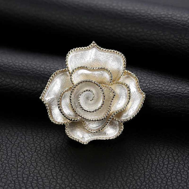 Trendy Camellia Women Brooch Elegant Flower Pins Female Wedding Party Daily Coat Dress Scarf Clothing Accessories Jewelry Gift Z260401