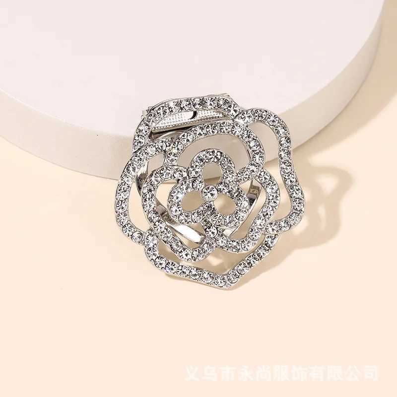 New Rose T-shirt Corner Dual-use Scarf Fixed Knot Buckle High-end Brooches For Women Corsage Pin Waist Artifact Accessories Z260401