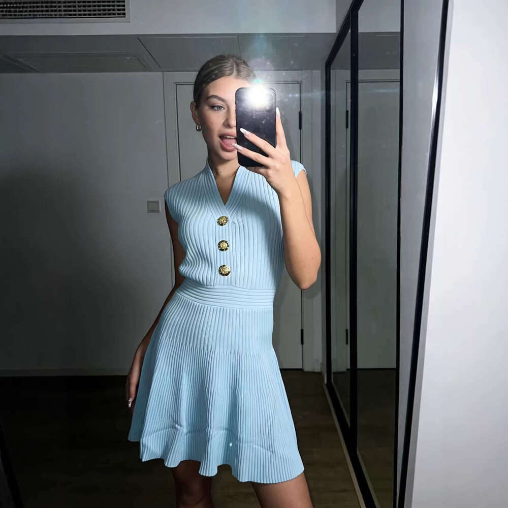 k30 2026 Spring/Summer New Designer French Social Style Slimming Sleeveless V-neck Women's Knitted Dress