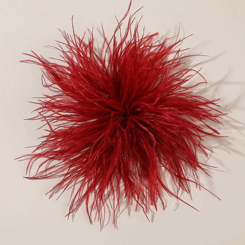New Arrival Handmade Feather Brooches Pins for Women Fashion Exquisite Flower Corsage Wedding Party Badge Jewelry Accessories Z260401