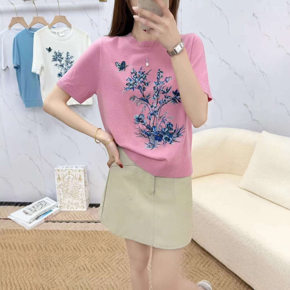 2026 Spring New Exquisite s4 Embroidered Flower Butterfly Pattern Young and Fashionable, Lightweight Short Sleeve Knitted Shirt