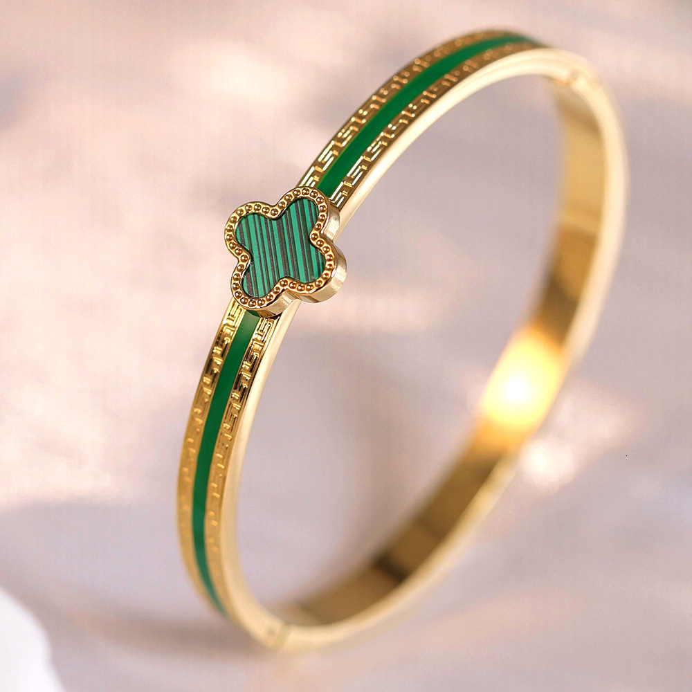 Ten Diamond Permanent Color Mirror Buckle Clasp - Designer Watch Band - Fashionable And Luxurious - Elegant - Eye-catching Four-leaf Clover Design