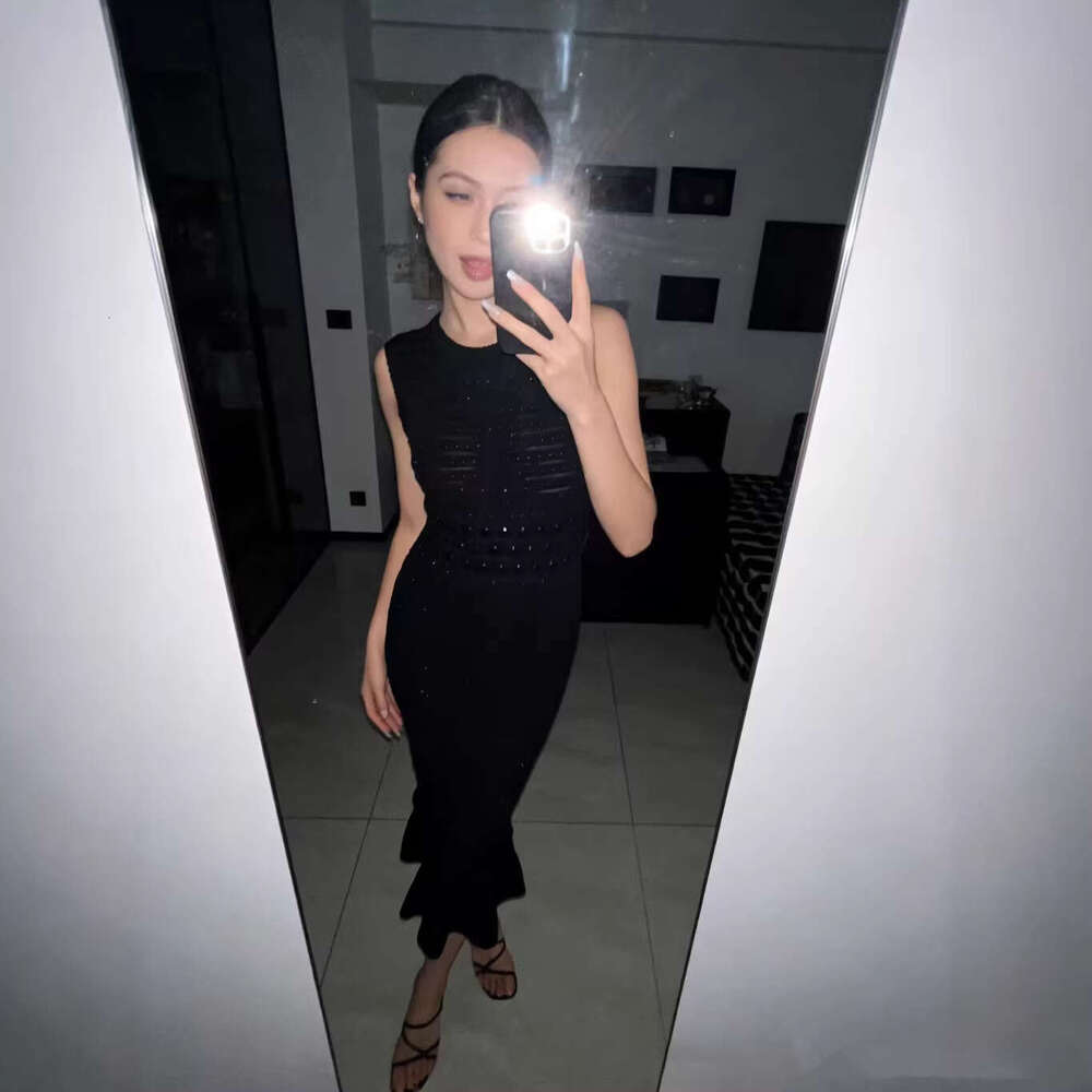 2026 Spring and Summer Women's French Elegant Simple k30 Artificial Diamond Lace Slimming Medium Length Sleeveless Knitted Dress