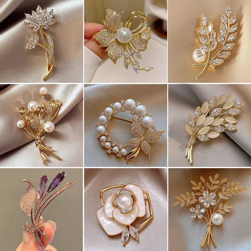 Luxury Hollow Rhinestone Leaves Brooches for Women Gold Color Plant Lapel Pins Clothing Coat Jewelry Office Casual Gifts Z260401