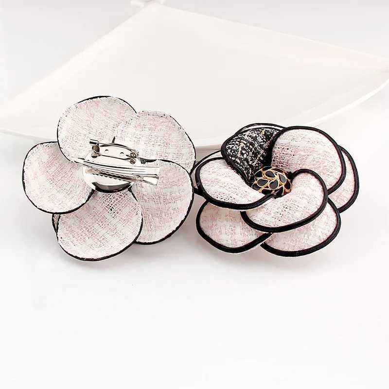 High Grade Elegant Vintage CC Brooches for Women Girls Gift Clothing Accessories Camellia Woman Brooch Z260401