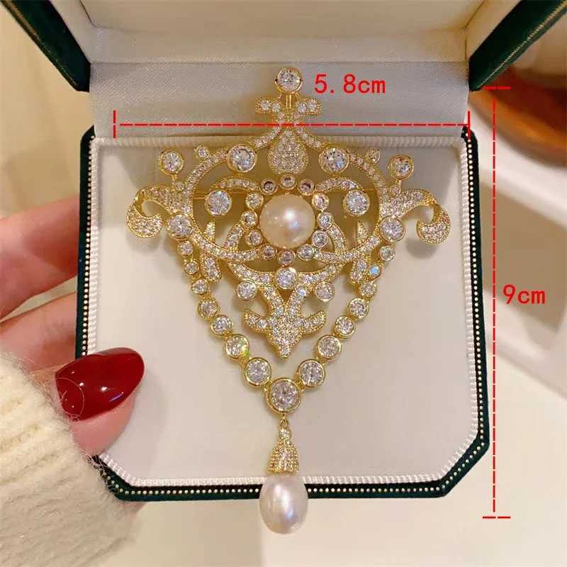 Luxury Premium Pearl Corsage Elegant Zircon Jewelry Pin Womens Classic Elegant Tassel Brooch European Court Style Collar Pin Z260401