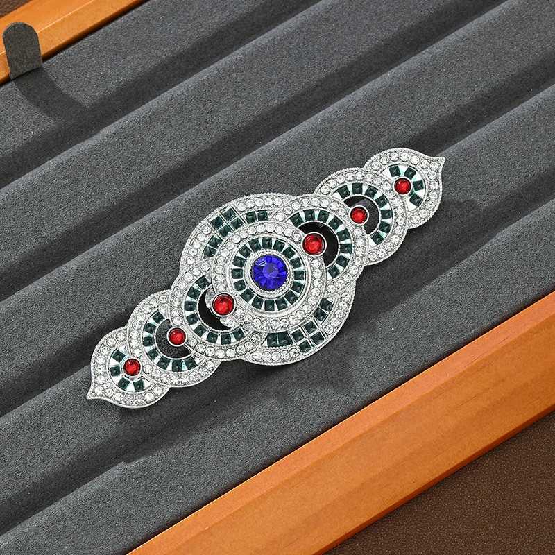 Retro and Trendy Sparkling Zircon Inlaid Womens Brooch Suitable for Womens Palace Style Holiday Accessories Jewelry Z260401