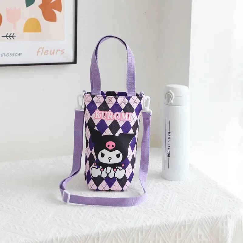 Designer Sanrio Hello Kitty Cinnamoroll Water Bottle Bag Cute Figure Kuromi Pochacco Canvas Mug Bags Crossbody Tote Girls Birthday Gifts Luxury Goods