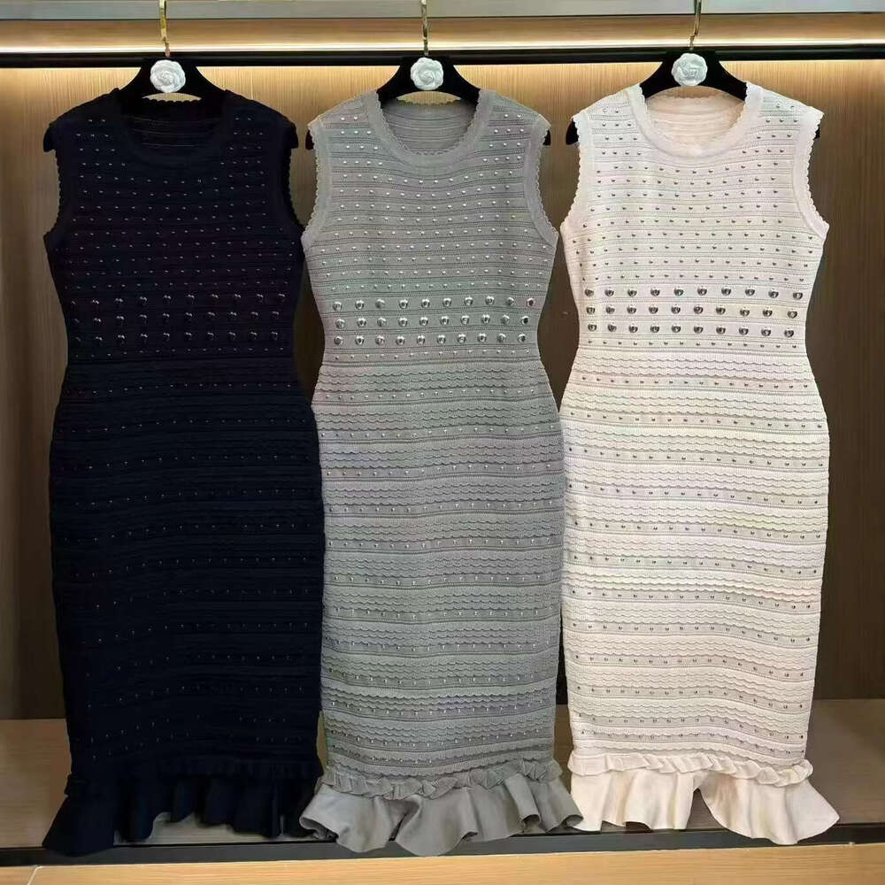 2026 Spring and Summer Women's French Elegant Simple k30 Artificial Diamond Lace Slimming Medium Length Sleeveless Knitted Dress