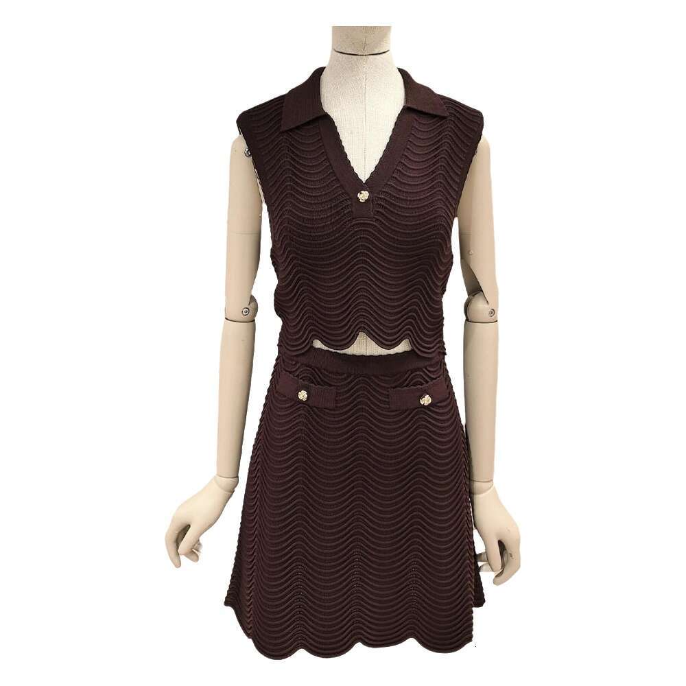 2026 Summer Designer Sleeveless French Knitted k30 Tank Top+Wave Pattern Slimming Skirt Suitable for Women