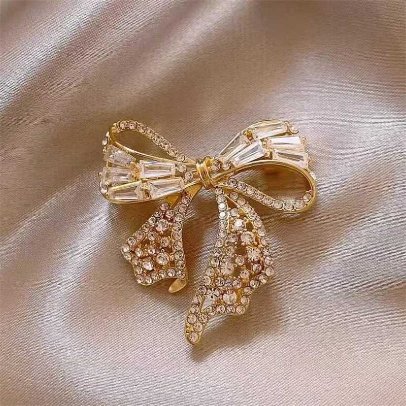 Luxury Rhinestone Flowers Imitation Pearl Brooches Women Sparkling Zircon Bowknot Brooch Pin Scarf Coat Suit Accessories Jewelry Z260401