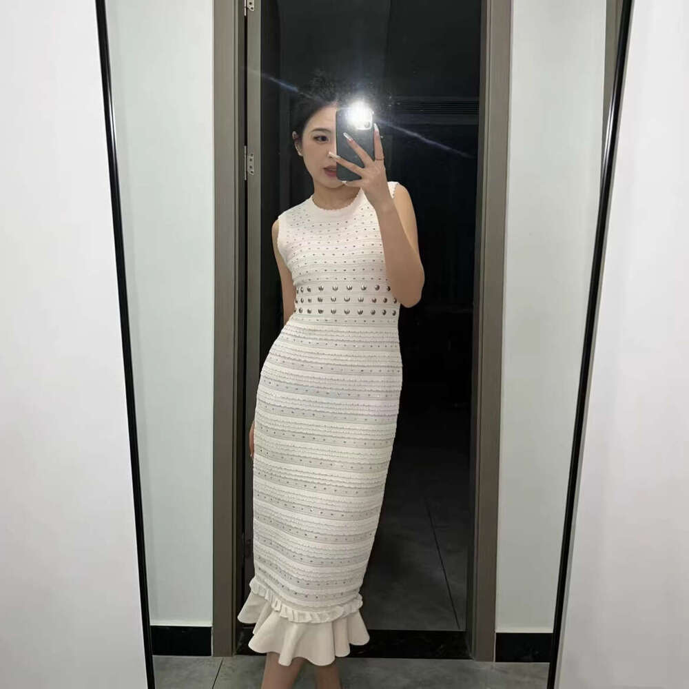 2026 Spring and Summer Women's French Elegant Simple k30 Artificial Diamond Lace Slimming Medium Length Sleeveless Knitted Dress