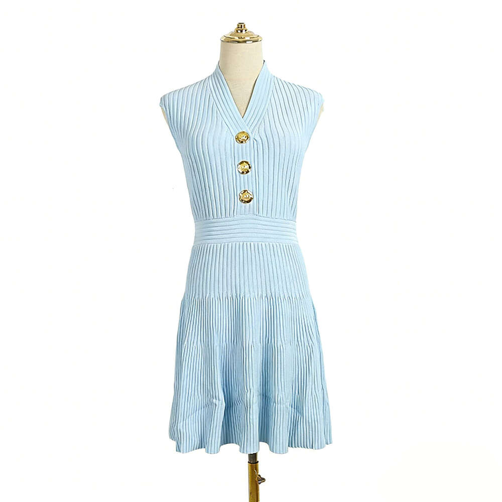 k30 Designer's sweet and elegant sleeveless knitted summer new V-neck gold button waist pleated skirt 2026
