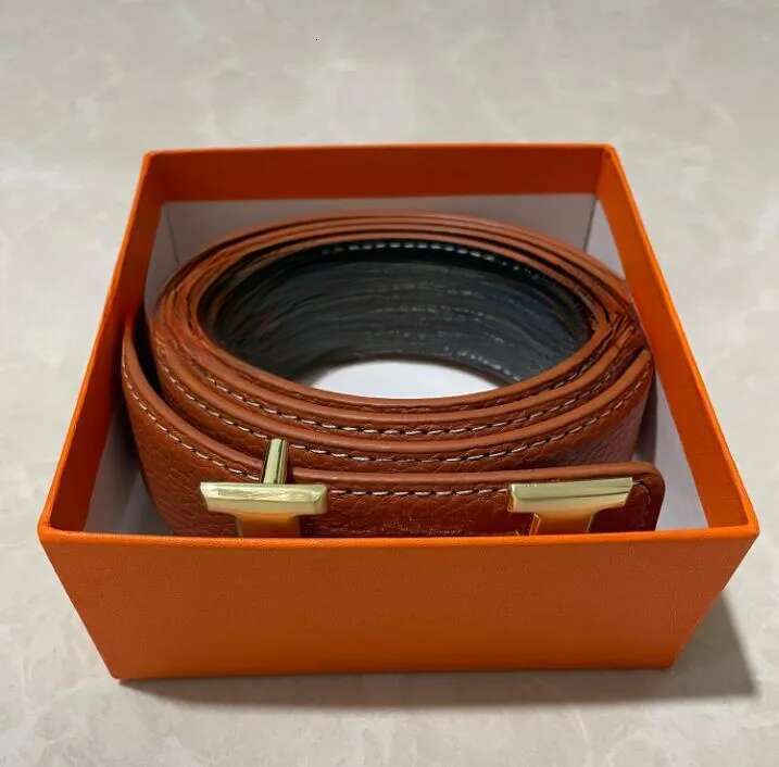 Luxury Smooth Buckle Leather Belt for Men & Women - Classic Fashion Casual Accessory