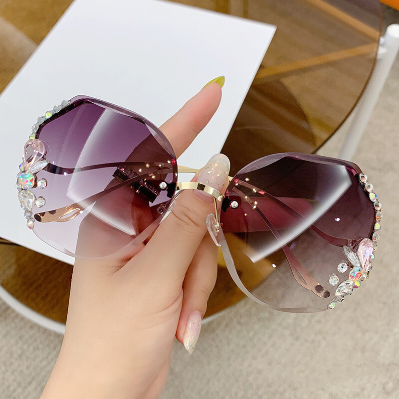 Luxury New Diamond-Studded Sunglasses for Women, High-End Fashionable UV-Protective Glasses, Unique Street Style Sun Shades