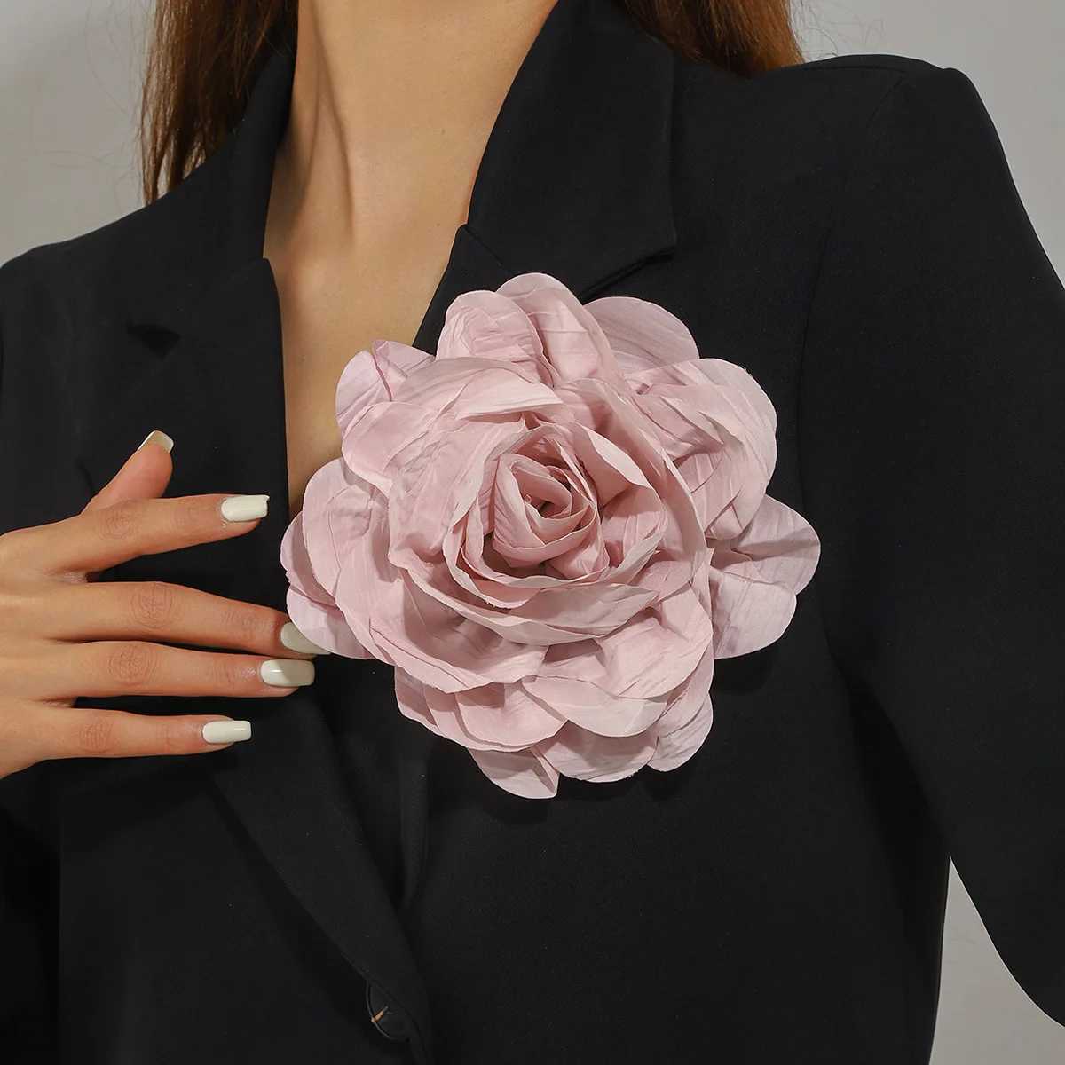 16cm Peony Fabric Brooch for Women High-end Luxury Jewelry Accessory Pin Suitable Parties Banquets Weddings Gift Corsage Z260401
