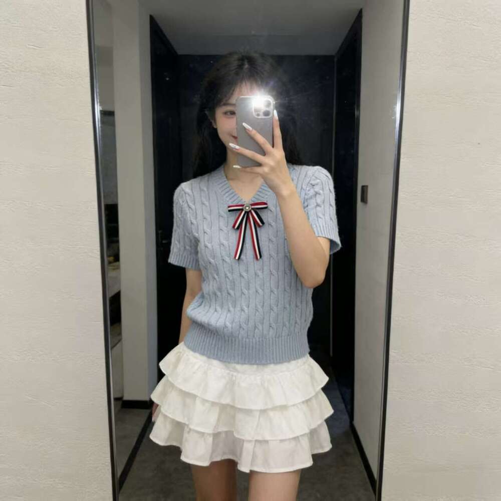 Designer's chic bow V-neck knitted women's young and fashionable summer new short sleeved slim fit k30 multifunctional top