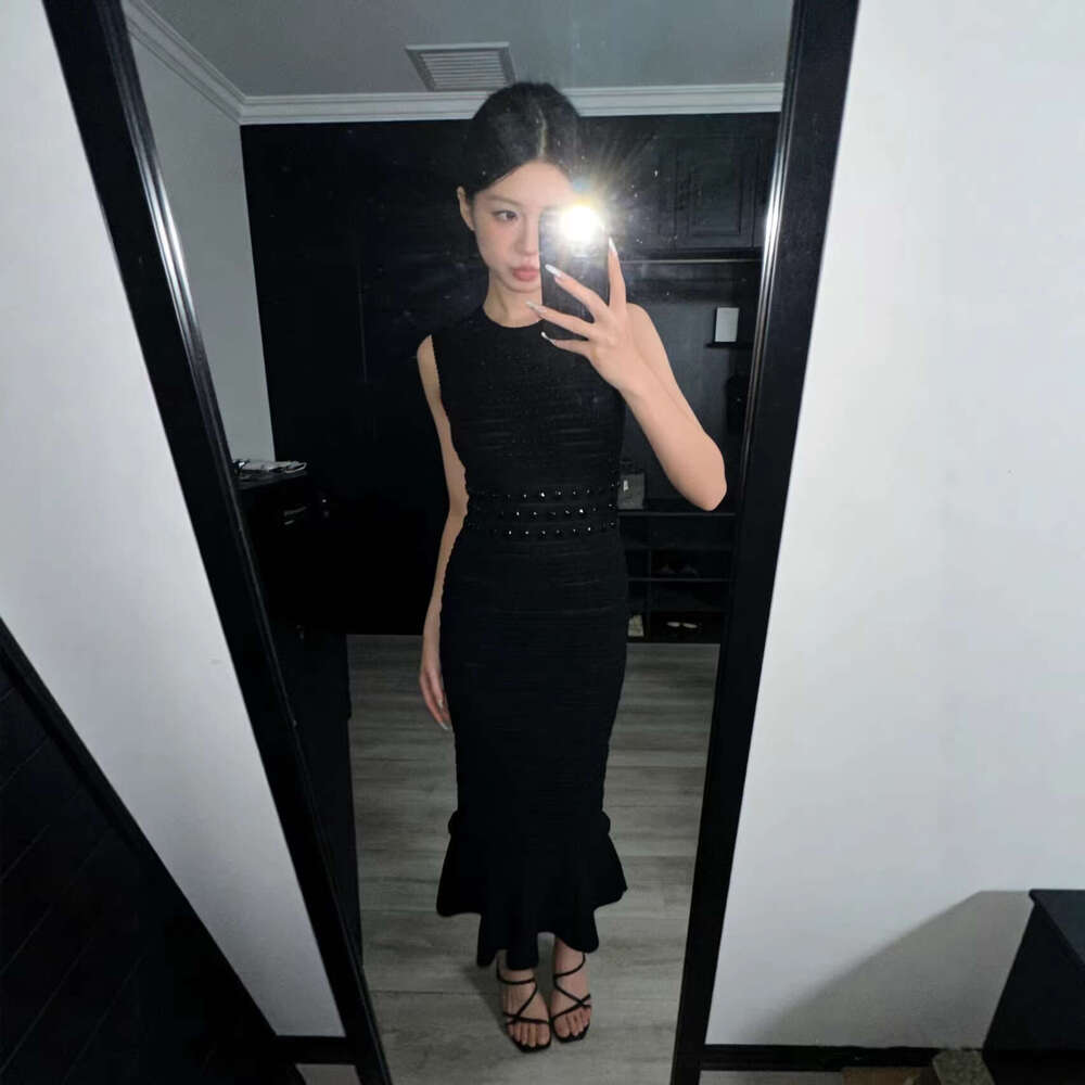 2026 Spring and Summer Women's French Elegant Simple k30 Artificial Diamond Lace Slimming Medium Length Sleeveless Knitted Dress