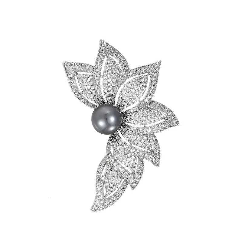 New design three-dimensional leaf brooch wholesale fashion creative suit coat accessories fashion versatile brooch Z260401