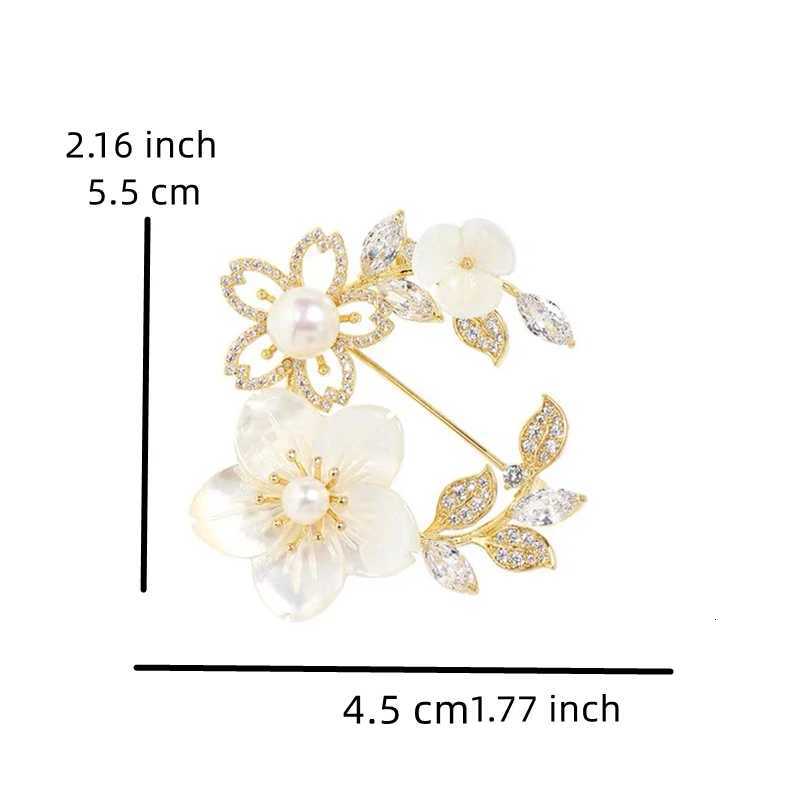 Women Girls Flower Wreath Pearl Crystal Brooches Vintage Fashion Shell Elegant Badges Jewelry Lady Wedding Banquet Pins Brooch Z260401