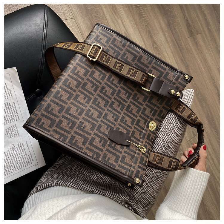 Women's handbags, new autumn winter large-capacity tote foreign trade wholesale shoulder bags, simple and versatile