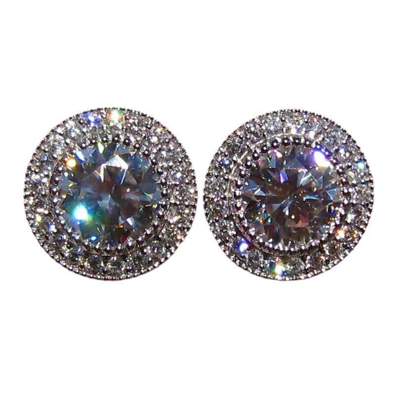 New ear accessories from Japan and South Korea - Ultra-shiny round zirconia full-diamond stud earrings for women. Elegant and stylish earrings.