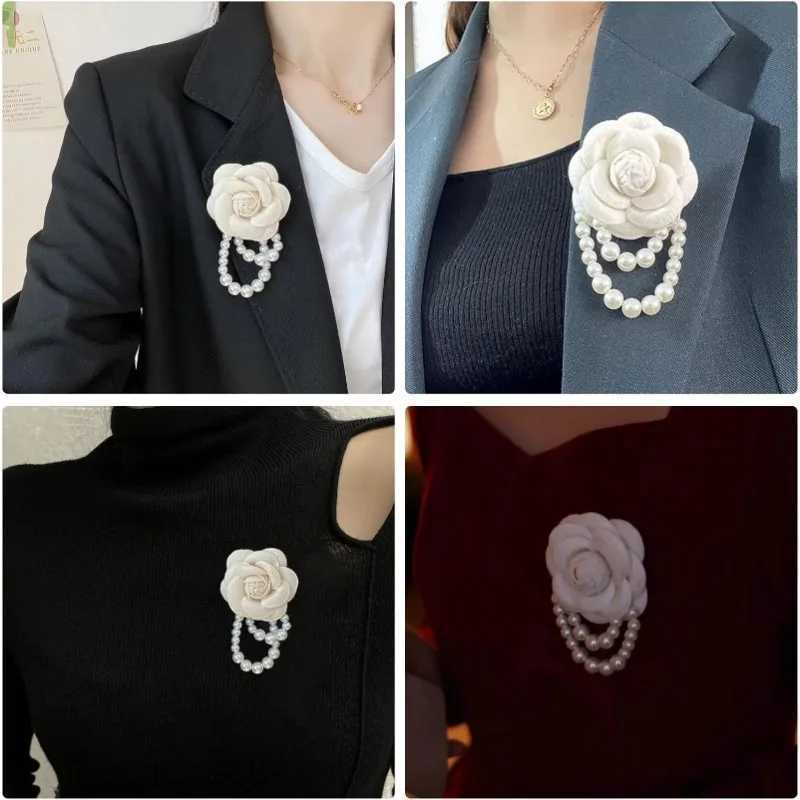 Small Fragrance Corsage Retro Delicate Black and White Camellia Brooch Pearl Beaded Pin Bracelet Dual-purpose Z260401