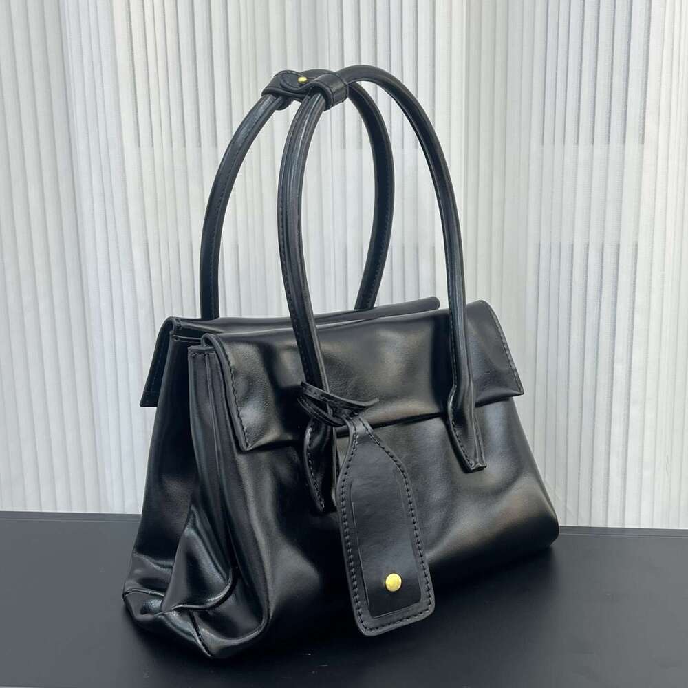 Vintage Retro Women's Genuine Leather Handbag, 2026 New Arrival Large Capacity Daily Commute Bag, Fashion Shoulder Crossbody Bag, Factory Wholesa