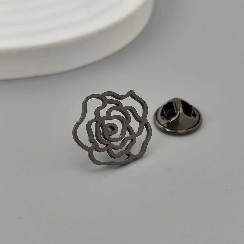 New hip-hop style rose hollow stainless steel gold-plated badge suit lapel pin waterproof black mens brooch set Z260401