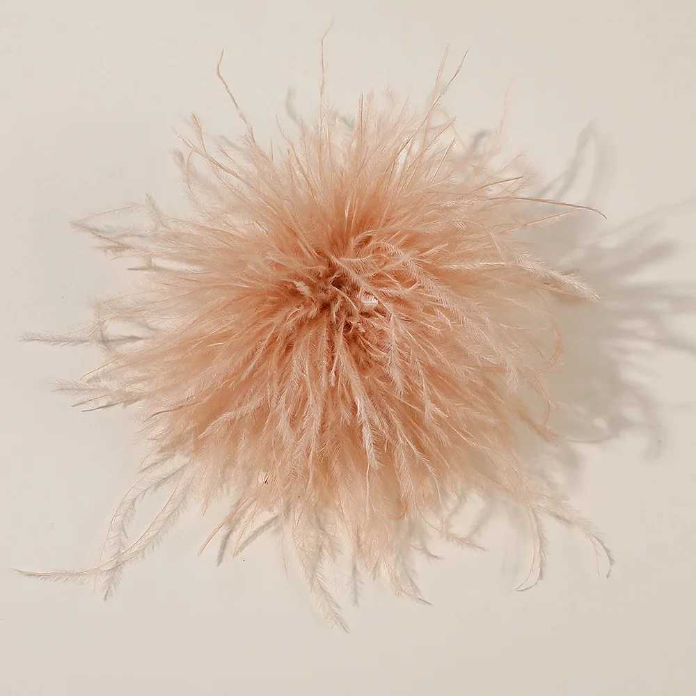 New Arrival Handmade Feather Brooches Pins for Women Fashion Exquisite Flower Corsage Wedding Party Badge Jewelry Accessories Z260401