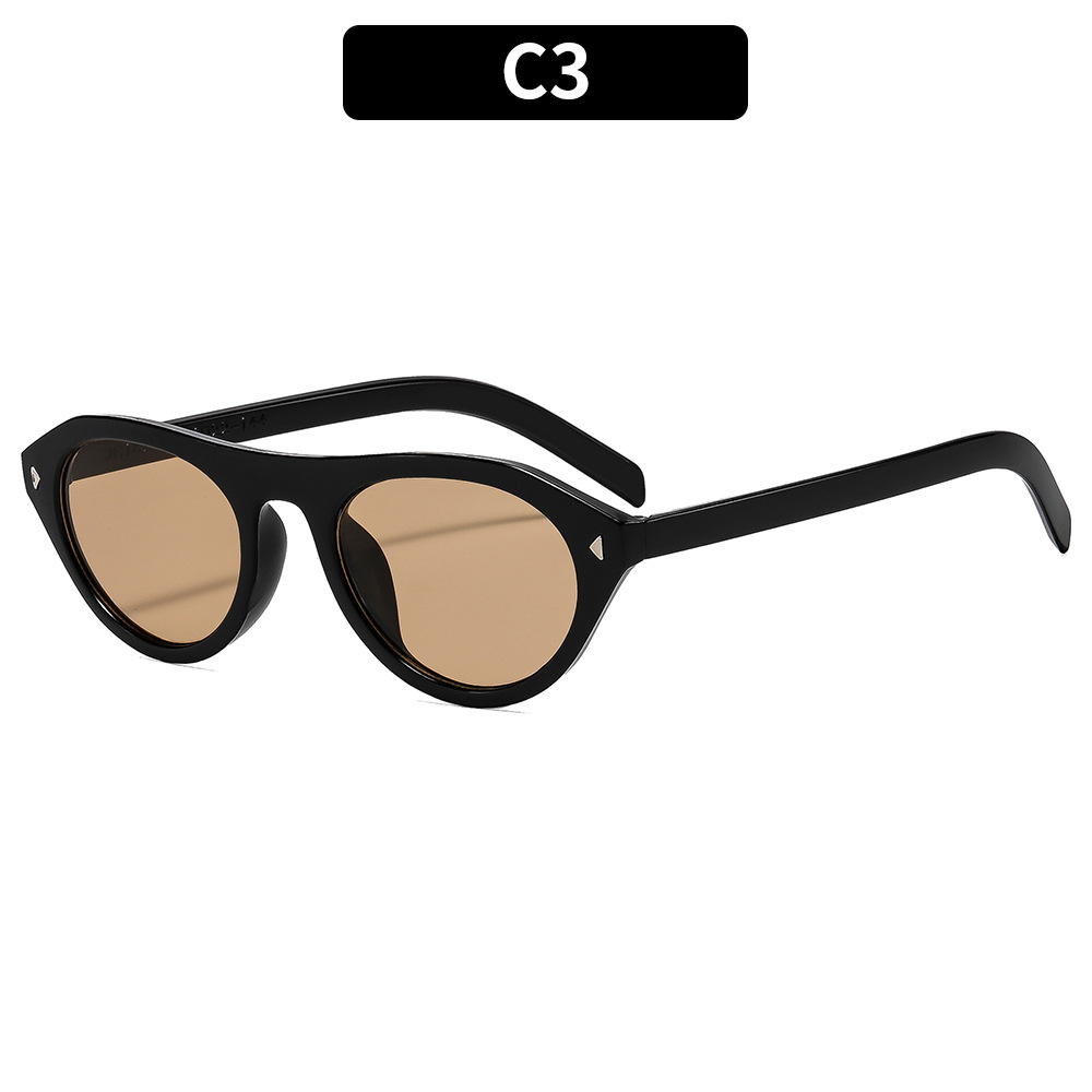 Hot selling retro women's cat eye sunglasses with classic turtle black frame brown gradient lenses, UV400 protection, fashionable design, free sh