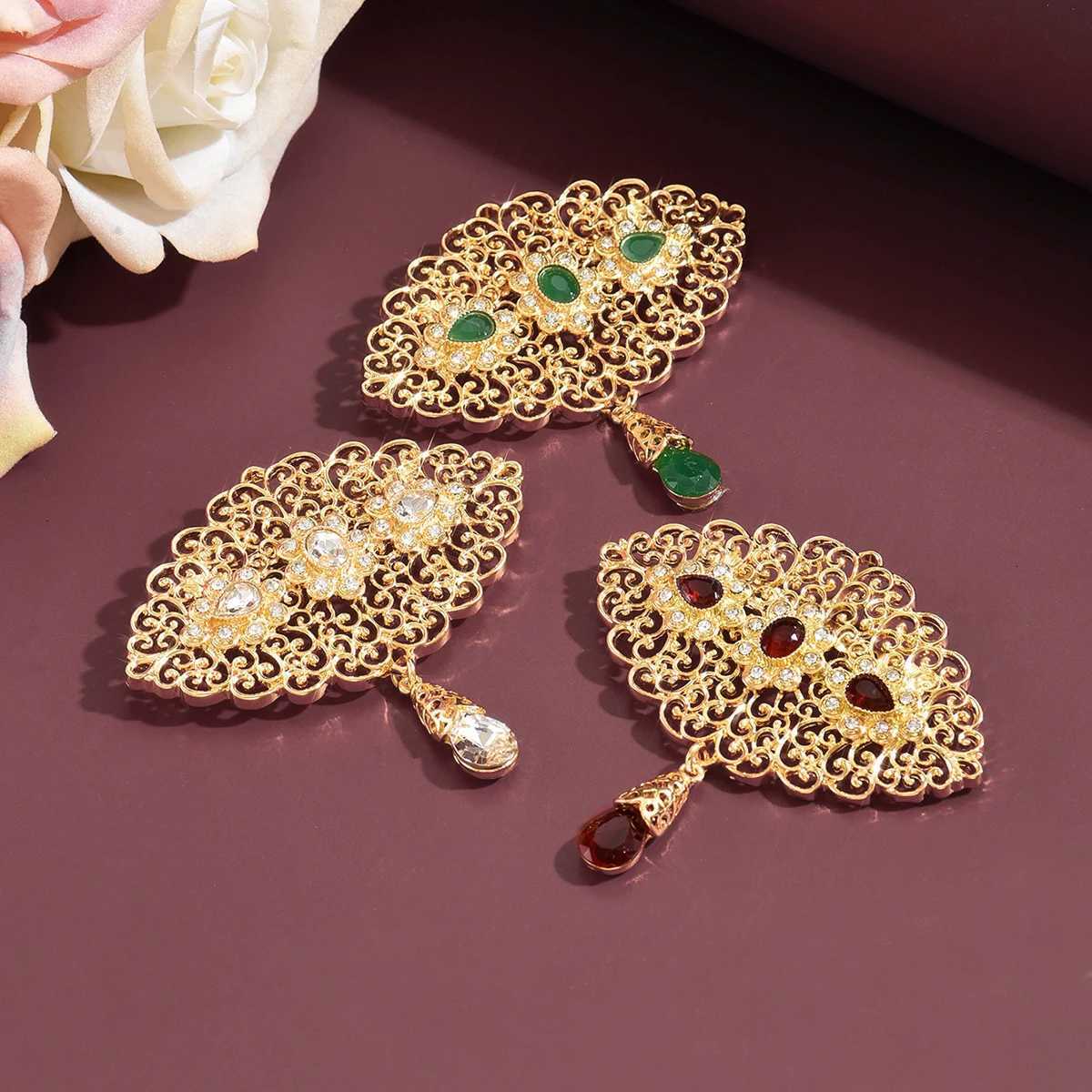 Gold Hollow Brooch for Women - Ethnic Filigree Gem Pendant Pin Retro Ethnic Rhinestone Brooch Fashion Party Wedding Gift Z260401