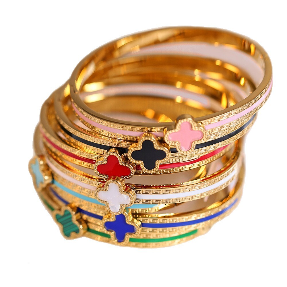 Ten Diamond Permanent Color Mirror Buckle Clasp - Designer Watch Band - Fashionable And Luxurious - Elegant - Eye-catching Four-leaf Clover Design