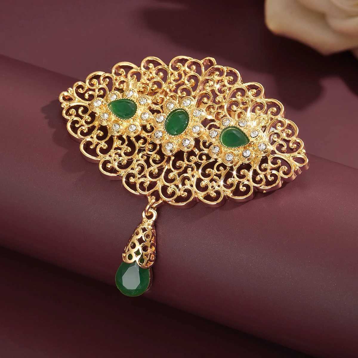Gold Hollow Brooch for Women - Ethnic Filigree Gem Pendant Pin Retro Ethnic Rhinestone Brooch Fashion Party Wedding Gift Z260401