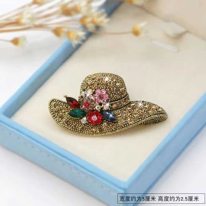 Retro Rhinestone Flower Sun Hat Shape Brooches For Women Clothing Accessories Lady Holiday brooch Gifts Z260401
