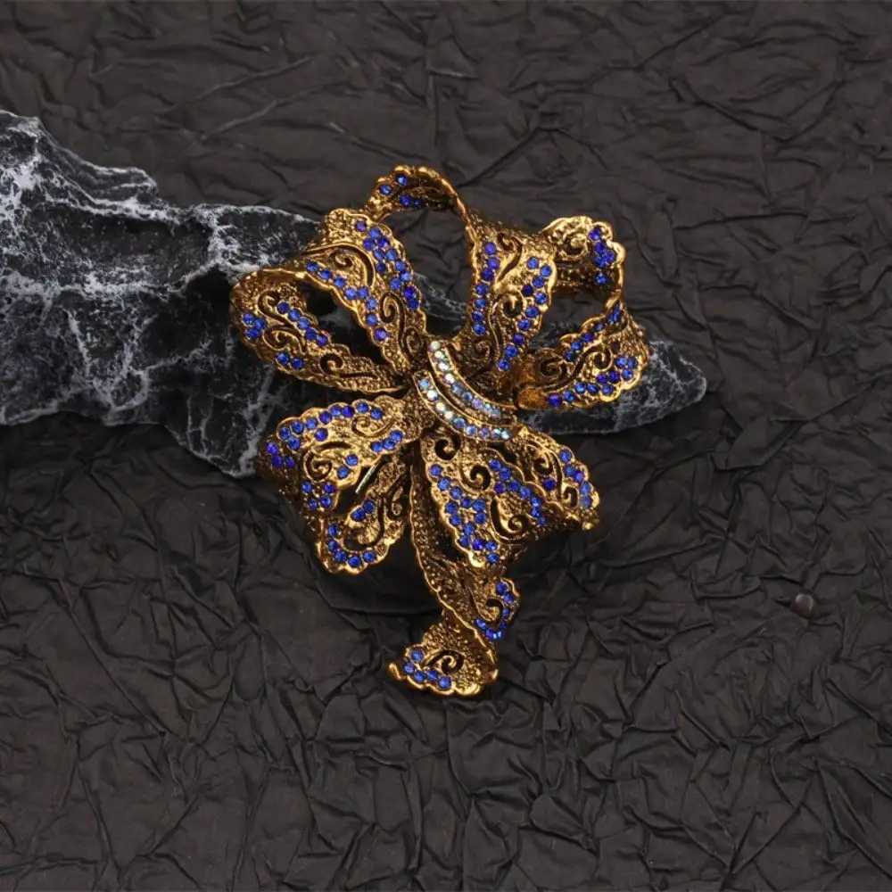 Vintage Bow Brooch for Women Elegant Enamel Pin with Crystal Rhinestones Royal Style Jewelry Gift for Coat Dress Decoration Z260401