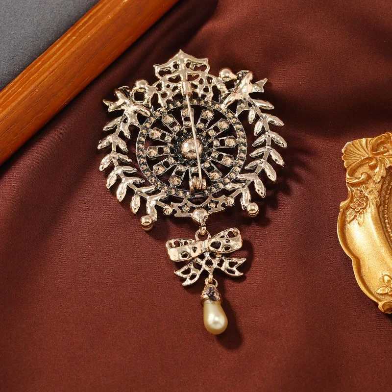 Exaggerated Vintage Women Luxury Baroque Pendant Rhinestone Large Brooches Pins Retro Middle Style Lady Party Banquet Badges Pin Z260401