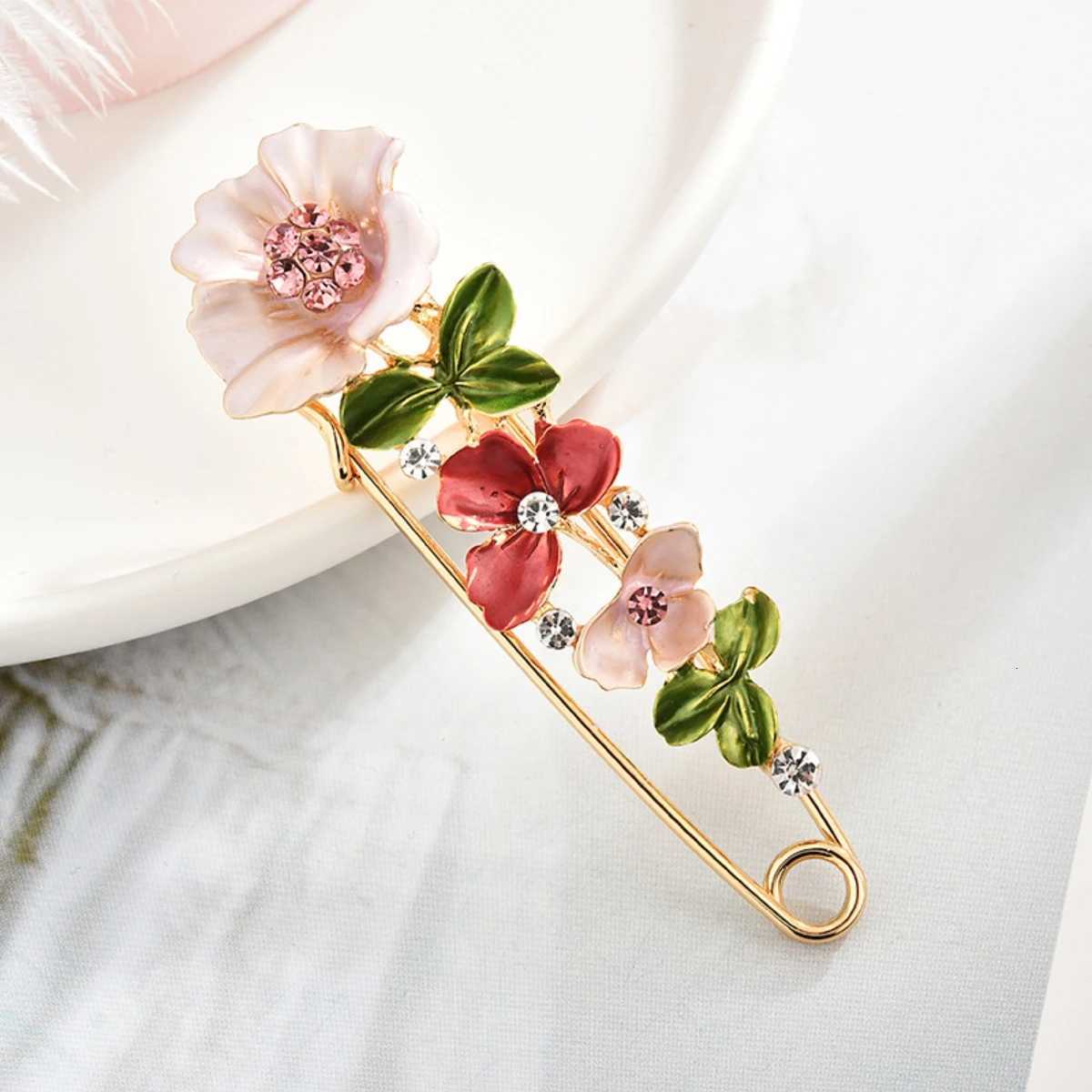 Sweet Flower Shape Brooch Pin Inlaid Shiny Rhinestones All-match Versatile Corsage Accessories Z260401