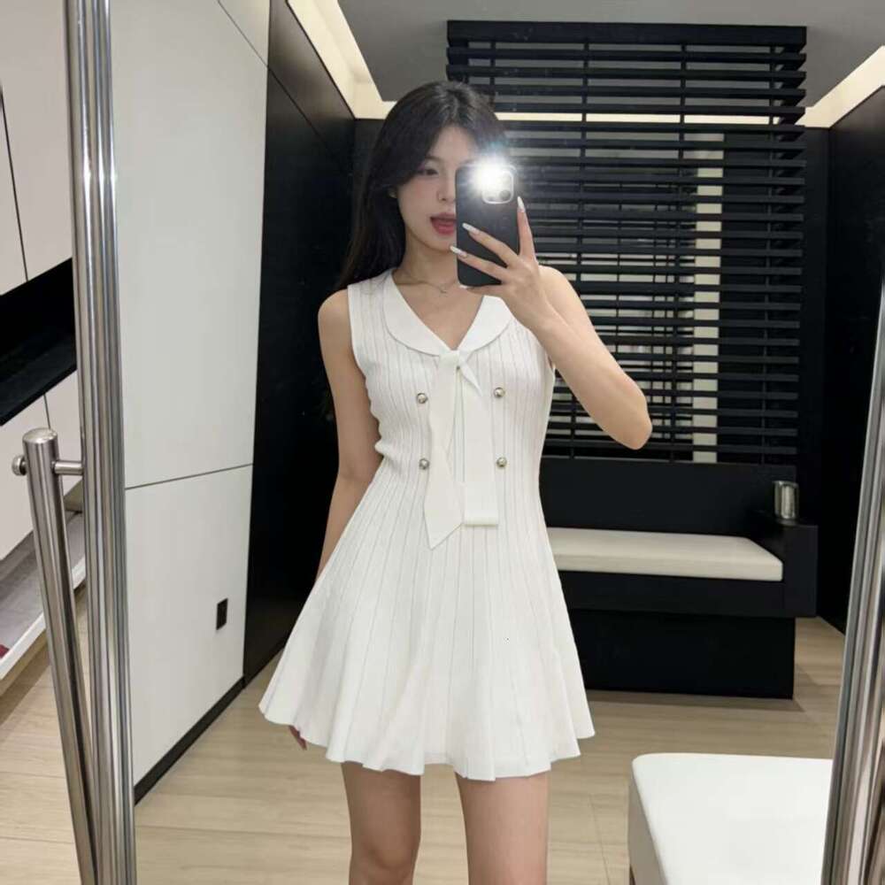 French elegant women's sleeveless knitted k30 summer new designer high-end socialite atmosphere waist cinching slimming short skirt