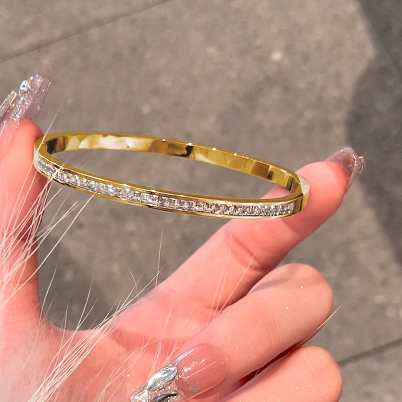 Women's Bracelet High-end Zirconia Round Bracelet Silver Bracelet Handmade Jewelry New Style Luxury High-end Jewelry Designer Accessories